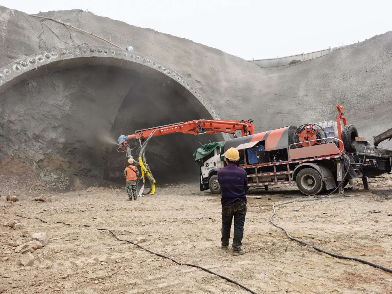 混凝土泵 青科重工 濕噴臺車 混凝土泵 青科重工 濕噴臺車