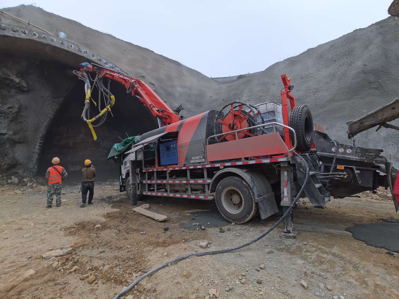 混凝土泵 青科重工 濕噴臺車 混凝土泵 青科重工 濕噴臺車