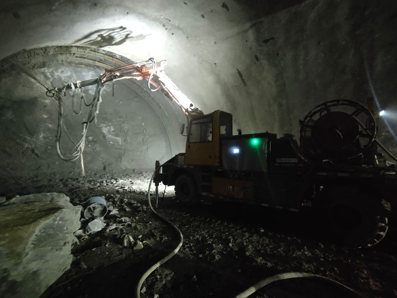 混凝土泵 濕噴臺車 青科重工 混凝土泵 濕噴臺車 青科重工