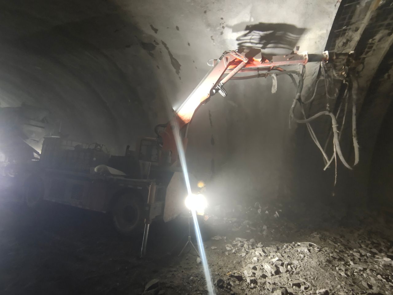 混凝土泵 濕噴臺車 青科重工 混凝土泵 濕噴臺車 青科重工